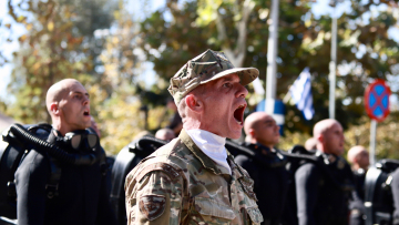 Θεσσαλονίκη: Ακούστε το τραγούδι των ΟΥΚ στην παρέλαση - Δείτε βίντεο 