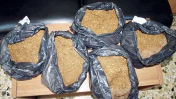 Μετέφεραν ασυνόδευτο λαθραίο καπνό με λεωφορεία του ΚΤΕΛ