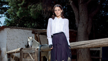 Ασημένια Βουλιώτη: Η νεοεμφανιζόμενη ηθοποιός από τις «Ψυχοκόρες» μιλά για όσα θαυμαστά ανακαλύπτει στην υποκριτική