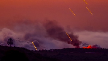 Το Ισραήλ ανταποδίδει πυρά μετά τις εκτοξεύσεις ρουκετών από τη Συρία