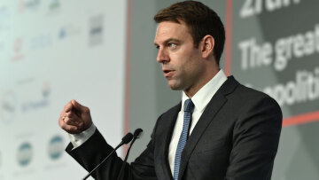 Αλλαγή γραμμής πλεύσης πίσω από τα ραντεβού Κασσελάκη - Το παρασκήνιο των επαφών και οι… κομαντάντε