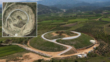 Αμφίπολη: Στον αρχαίο περίβολο του Τύμβου Καστά επιστρέφουν μετά από 21 αιώνες 25 αρχιτεκτονικά μέλη