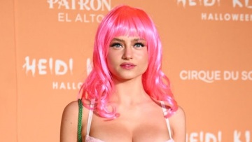 Λένι Κλουμ: Εμφανίστηκε με τα εσώρουχα στο Halloween πάρτι της μητέρας της