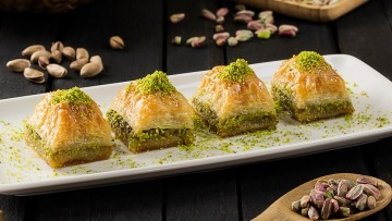 Φιστίκια: πώς απογειώνουν τα γλυκά και τα φαγητά μας σε 19 συνταγές