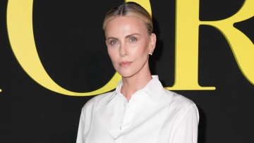 Η Σαρλίζ Θερόν δεν ξεπέρασε ποτέ τη νύχτα που η μητέρα της σκότωσε τον πατέρα της