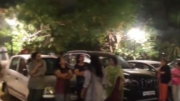 Νεπάλ: Σπίτια κατέρρευσαν, ο κόσμος έτρεχε έξω - Τουλάχιστον 22 νεκροί από τον σεισμό (βίντεο)