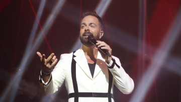 Ηλίας Βρεττός: Θα εμφανιστεί κανονικά απόψε στο νυχτερινό κέντρο που τραγουδάει, μετά το τροχαίο