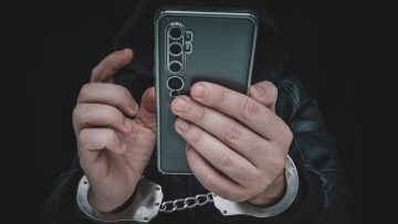 Πιερία: Εξαπάτησαν γυναίκα και της απέσπασαν 30.000 ευρώ – Πέταξε στους δράστες χρήματα και χρυσαφικά από το μπαλκόνι