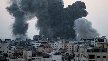 Γάζα: «Βομβαρδίζουν κόσμο που περιμένει στην ουρά για ένα κομμάτι ψωμί» - Τι λέει Έλληνας που επέστρεψε στην Αθήνα