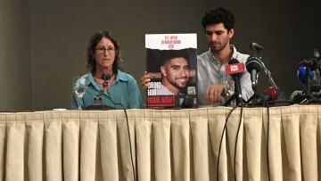 «Με τους Παλαιστίνιους θέλουμε να βρούμε έναν δρόμο για ειρηνική ζωή» δήλωσε αδελφός Ισραηλινού ομήρου