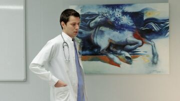 Παναγιώτης Εξαρχέας για τη σειρά «Γιατρός»: Η σχέση του Δημήτρη και της Δανάης είναι καρμική