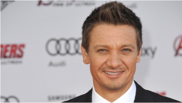 Τζέρεμι Ρένερ: Έχει δοκιμάσει «κάθε τύπο θεραπείας» μετά το ατύχημά του