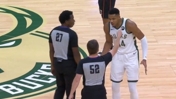 Μπακς: Ο πανηγυρισμός του Γιάννη μετά από κάρφωμα τον έστειλε στα αποδυτήρια με δεύτερη τεχνική ποινή - Δείτε βίντεο