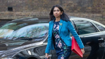 Βρετανία: Ενόχληση μετά από επικριτικό άρθρο της Μπρέιβερμαν για τη στάση της αστυνομίας στις φιλοπαλαιστινιακές πορείες