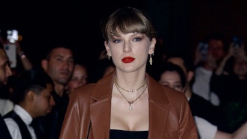 Τέιλορ Σουίφτ - Τράβις Κέλσι: Το πρώτο δημόσιο φιλί του ζευγαριού στη συναυλία της (βίντεο)