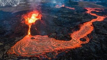 Ισλανδία: Χιλιάδες εγκατέλειψαν τα σπίτια τους υπό τον φόβο ηφαιστειακής έκρηξης - «Τα πάντα σείονταν όλη την ώρα»
