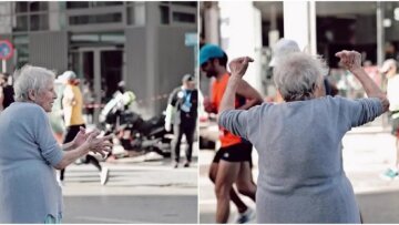 Μαραθώνιος: Η ηλικιωμένη που εμψύχωνε όλους τους δρομείς «σα να ήταν παιδιά της» - Δείτε βίντεο