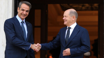 Το μήνυμα Μητσοτάκη στον Σολτς για τα ευρωπαϊκά κονδύλια του μεταναστευτικού και το «καρφί» στη Μέρκελ