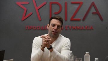 ΣΥΡΙΖΑ: Μετά τον... μαξιλαροπόλεμο για τα 37 δισ. ο Κασσελάκης τείνει χείρα φιλίας