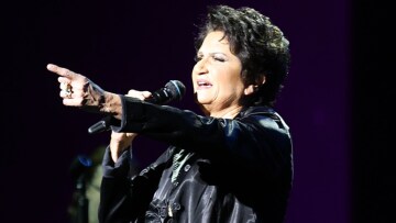 Πρωτοψάλτη: Αφαίρεσε τη λέξη «χοντρή» από το τραγούδι «Πάμε στον Άδωνι για καφέ»