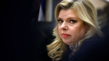 Η σύζυγος του Νετανιάχου επιτέθηκε σε εκλογικό του αντίπαλο, «γνώριζε για την επίθεση της Χαμάς την 7η Οκτωβρίου»
