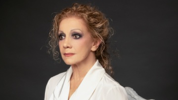 Πέμη Ζούνη: «Τα παιδιά σήμερα μεγαλώνουν αλλιώς. Μπορεί να είναι καλύτερα, αλλά τους λείπει κάτι σημαντικό – η αυτοπειθαρχία»