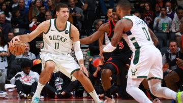 Ράπτορς - Μπακς 112-128: Μπορούν και χωρίς τον Γιάννη, τρομεροί Λίλαρντ και Μπίσλι στο Τορόντο - Δείτε βίντεο