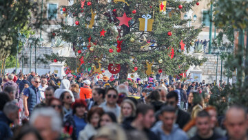 Επίδομα κοινωνικής αλληλεγγύης: Επιπλέον μιάμιση δόση επιδόματος παιδιού, €150 σε συνταξιούχους χωρίς προσωπική διαφορά