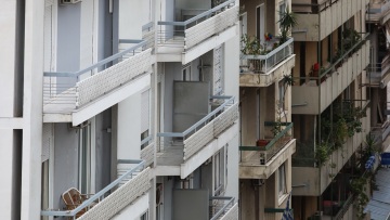 Φορολογικό νομοσχέδιο: Οι αλλαγές και οι «κόφτες» στις φορο-εκπτώσεις για τις ανακαινίσεις ακινήτων