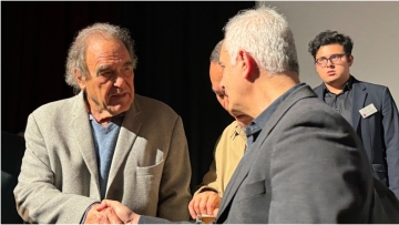 Σωκράτης Αλαφούζος: Γνώρισε τον σκηνοθέτη Όλιβερ Στόουν - Το να του σφίξω το χέρι είναι κάτι που δεν είχα φανταστεί