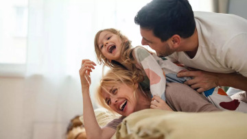 Ευτυχία: Τι μας κάνει πραγματικά χαρούμενους; Διεθνής μελέτη αποκαλύπτει