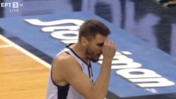 Απίστευτο σκηνικό στο ΠΑΟΚ - Άρης: Ο Μαργαρίτης έκανε το σταυρό του και δέχτηκε τεχνική ποινή από την Τσαρούχα! - Βίντεο 