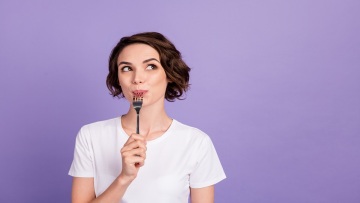 Τι είναι το Mindful Snacking και πώς μπορεί να αλλάξει τη ζωή μας