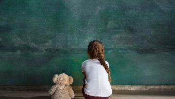 «Ας μιλήσουμε για τα παιδιά»: Νέο εκπαιδευτικό πρόγραμμα για την ψυχική υγεία – Ποιοι μπορούν να συμμετάσχουν