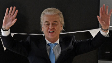 Ολλανδία: Πώς το ακροδεξιό κόμμα του Βίλντερς ενισχύθηκε κατά 10 μονάδες τον τελευταίο μήνα και σάρωσε στις εκλογές