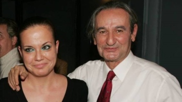 Σωτήρης Μουστάκας: Ενοχλημένη η κόρη του, Αλεξία, με δημοσιεύματα ότι δεν τους άφησε τίποτα