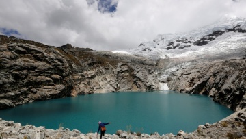 Περού: Η επιφάνεια των παγετώνων μειώθηκε κατά 56% μέσα σε μισό αιώνα