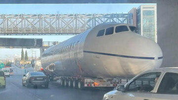 Αεροπλάνο προκάλεσε... μποτιλιάρισμα στην Αττική Οδό - Δείτε φωτογραφίες