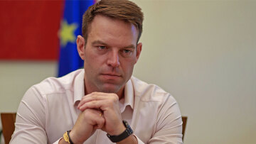 ΣΥΡΙΖΑ: Συνεχίζονται και σήμερα οι αποχωρήσεις - Νέα εστία πολέμου οι δεύτερες σκέψεις για το Συνέδριο