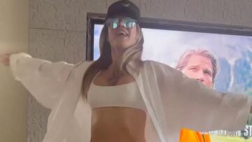 Χάιντι Κλουμ: Πανηγυρίζει με λευκό μαγιό για την τελευταία της τηλεοπτική εμφάνιση