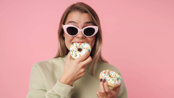 Tα λαχταριστά τρόφιμα που αυξάνουν τον κίνδυνο εμφάνισης τριών τύπων καρκίνου