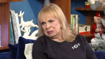 Άννα Φόνσου: Εγώ έβαψα και έντυσα τη νεκρή αδερφή μου, έμενα στον οικογενειακό τάφο μαζί της