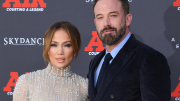 Η Τζένιφερ Λόπεζ και ο Μπεν Άφλεκ σε τρυφερές στιγμές 