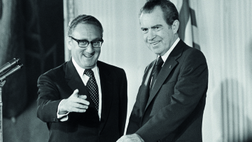 Χένρι Κίσινγκερ: Έφυγε ο αμφιλεγόμενος, κυνικός μάγος της διπλωματίας που σημάδεψε τον 20o αιώνα