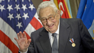 Χένρι Κίσινγκερ: To «αντίο» των διεθνών ΜΜΕ και το πανηγυρικό «στα τσακίδια» του Rolling Stone