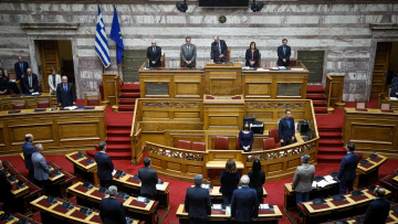 Ενός λεπτού σιγή στη Βουλή για τον Βασίλη Βασιλικό