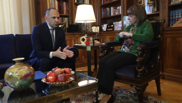 Γεραπετρίτης: Ενημέρωσε την Σακελλαροπούλου για την επίσκεψη Ερντογάν - «Σεβασμός στο διεθνές δίκαιο»
