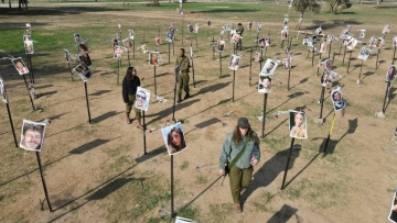 Πόλεμος στο Ισραήλ: Η Χαμάς κρατά νεαρές γυναίκες που απήχθησαν από το μουσικό φεστιβάλ Nova, λέει ο IDF
