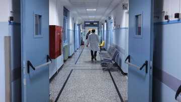 Brain gain: Ο Έλληνας γιατρός που επέστρεψε από την Αγγλία για να στηρίξει το ΕΣΥ