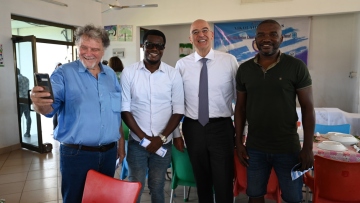 Δένδιας: Με Οφορίκουε και Αμπονσά στην Γκάνα - «Θα δώσουμε τα υπόλοιπα χρήματα για να τελειώσει το γήπεδο Γιάννης Αντετοκούνμπο»